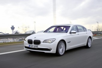 Kétszázzal az M0-son