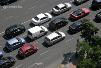 A baleseti adó miatt drágul az étel