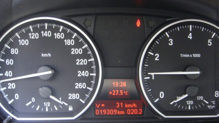 Álom a jó állapotú, keveset futott dízel BMW? 7 | Vezess Lehet digitális, vagy analóg, a szakik bármit vissza tudnak tekerni