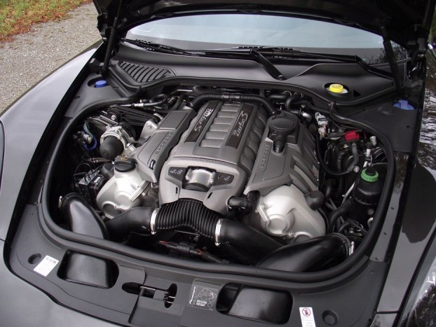 Moraj, recsegő hörgés, és ellenállhatatlan erő lakozik az orrban