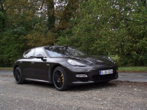 Ellenállhatatlan a német luxusbestia