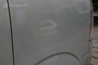 Mindent megúszhat a mániákus pécsi autókarcoló