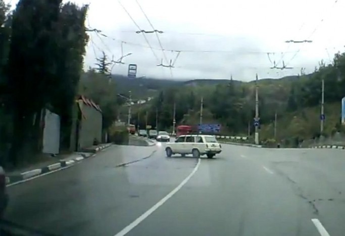 Világbajnok parkolás Ladával