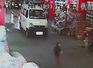 Meghalt a kétszer elgázolt kétéves kislány