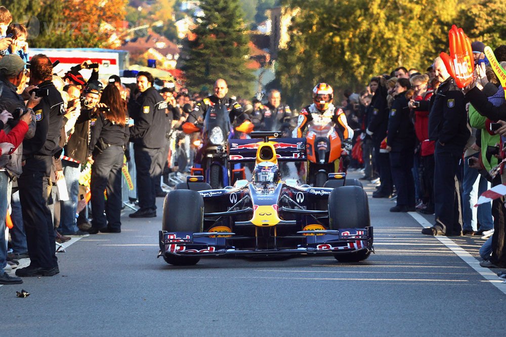 F1: 30 ezer emberrel ünnepelt Vettel 1