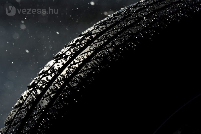 15 és 18 coll közötti méretben készül a Primacy 3. Egy téli abroncs lamellái 2-3szor vastagabbak
