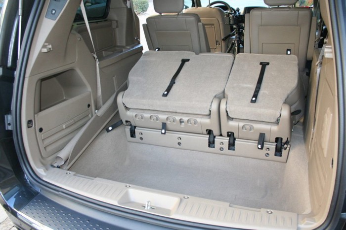 A második és a harmadik üléssor is könnyedén elrejthető a padló alá