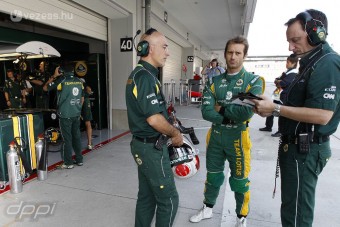 F1: A Lotus már közel a középmezőnyhöz