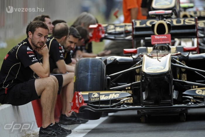 F1: Kispados szerelők Indiában