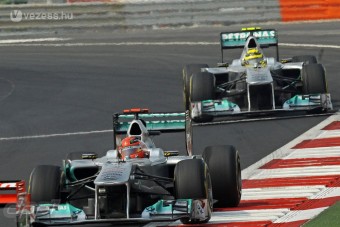 F1: Schumachert kikészítik a vibrációk