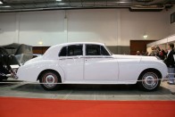 1948 - Rolls-Royce Silver Wrait, bőr és rózsafa, 120lóerő. Mert van akik a II. világháború után sem éheztek