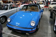 Bilikék Porsche 911