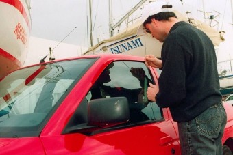 Tölünk lopta az autókat a román banda