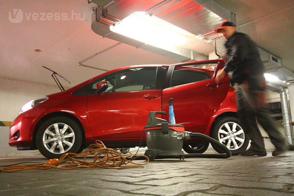 Villany sem kell a tisztításhoz, azt is hoznak magukkal az urak