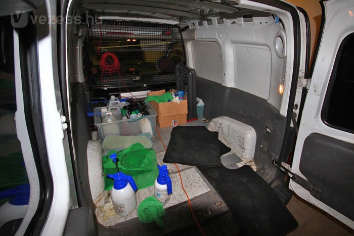 Egy kisáruszállytó raktere bőven elég a mobil autótisztító arzenálnak