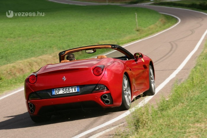 Megújul az egészéves Ferrari roadster 3