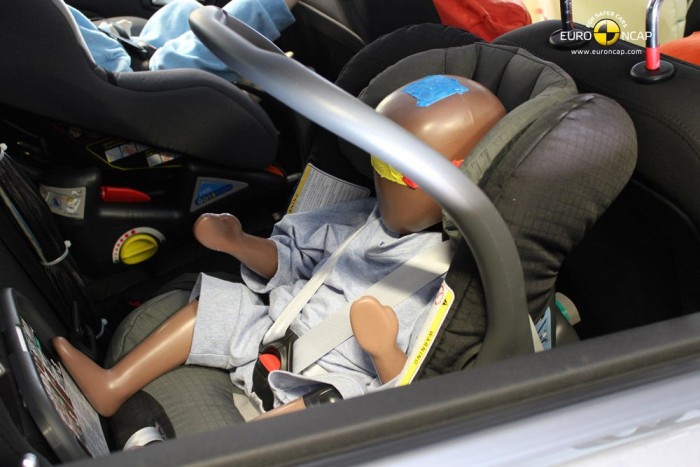 Fiat Freemont törésteszt: öt csillag 8 | Vezess Odafigyel a gyerekere is