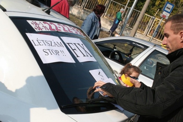 Ezer taxi vonul Budapesten 7 | Vezess Ad-hoc dekoráció