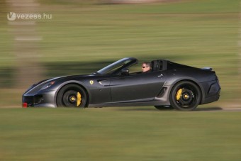 Nem jön szembe ilyen Ferrari
