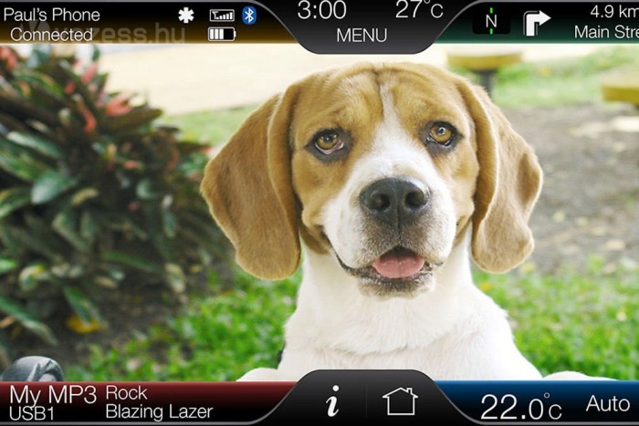 Végre szabadon megválasztható a középső monitor háttérképe