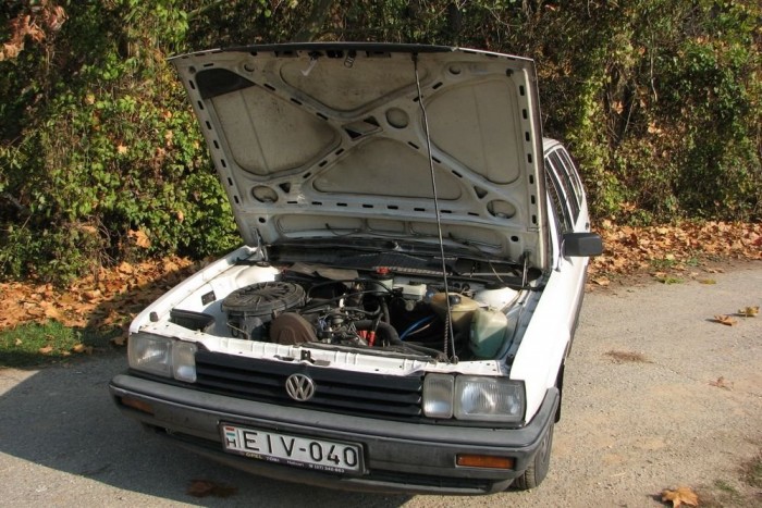 Tschüss, BMW, Grüss Gott, Volkswagen! 13 | Vezess A pingpongasztal alatt elvész az 1,8-as hosszmotor