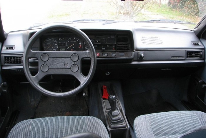 Tschüss, BMW, Grüss Gott, Volkswagen! 14 | Vezess Puritán, de én imádom a '80-as évek faék-egyszerűségű belsőépítészetét