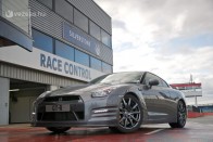 Takarékosan erősít a Nissan GT-R 12