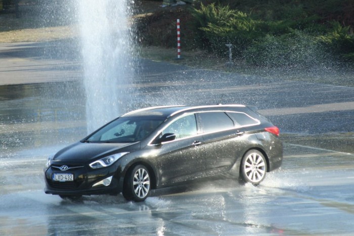 Egy igazgató a volán mögött is vezető alkat