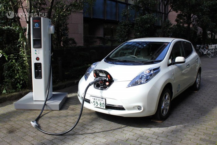 Ingyen töltő villanyautókhoz 4
