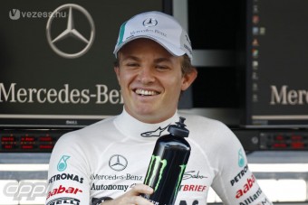 F1: Rosberg újra aláírt a Mercedesszel