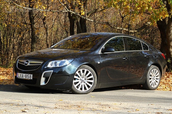 20 kilométer/óra nem a világ. De ha ezt 250 és 270 között kapjuk meg, akkor már sokat is érhet, gondolták az Opelnél, és megalkották a határok nélküli Insigniát