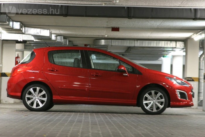 Mi a jó a dízelben, ha 432 a gázolaj? 7 | Vezess Három éve 25 ezret futott nálunk az elődje. Egy izzót cseréltünk, a 90 lóerős HDi 3,89 és 7,5 liter között fogyasztott