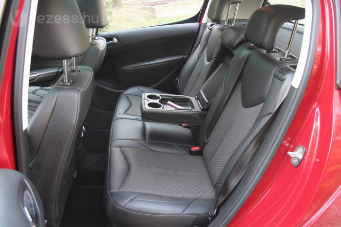 Mi a jó a dízelben, ha 432 a gázolaj? 9 | Vezess Kevés a hely a térdeknek, akárcsak az új Focusban