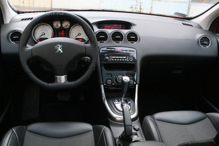 Mi a jó a dízelben, ha 432 a gázolaj? 6 | Vezess Vonzó belül a 308, nincs mit kritizálni az anyagokon