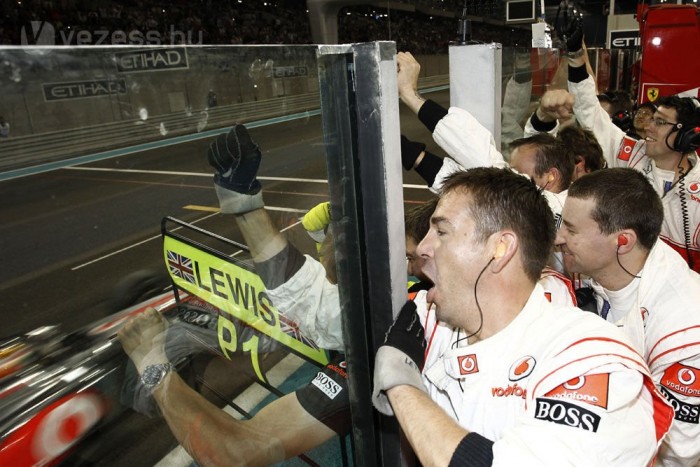 F1: Hamilton nyert, de Vettelről beszélnek 6