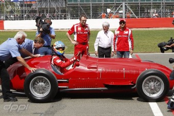 F1: Ecclestone tovább veri az éket a csapatok közé