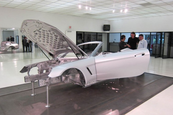 Alumínium kasztnit kap az új SL Merci 6