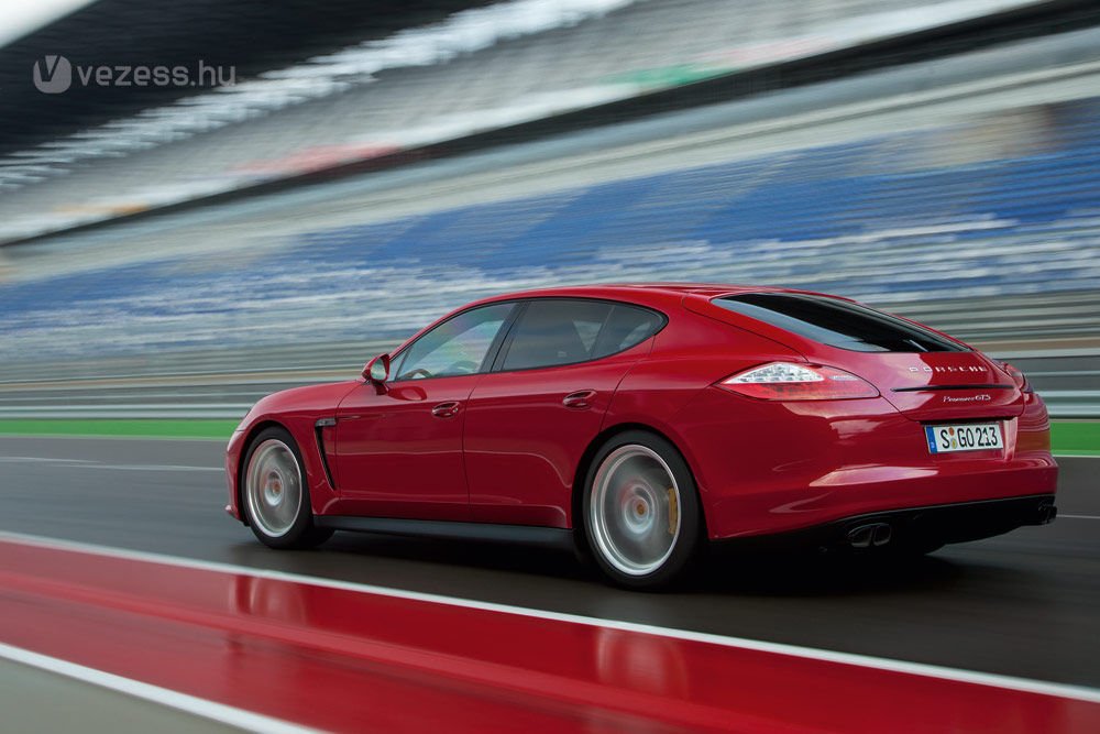 Sportosít a Porsche Panamera 4