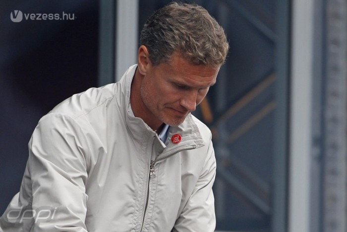 F1: Coulthard leporolja bukósisakját