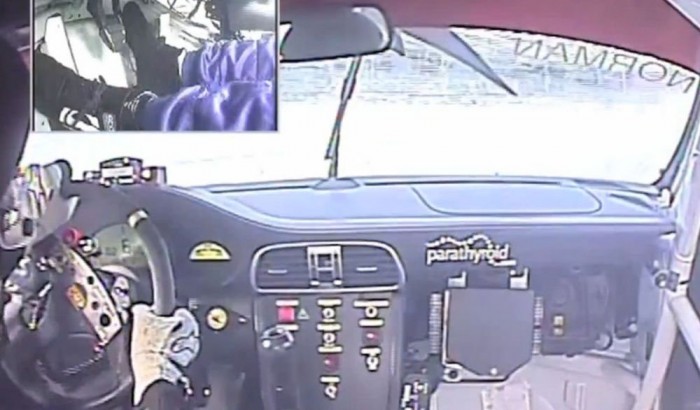 Ilyen egy defekt 280 km/h felett