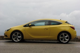 Vezettük a háromajtós, pardon, GTC Astrát!