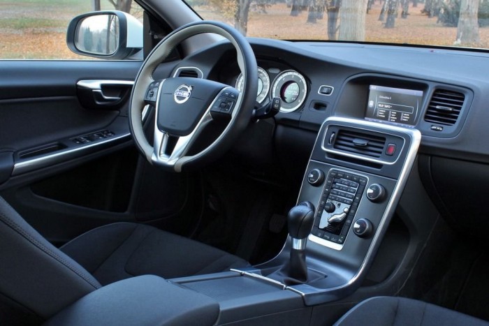 Jól összerakott, igényes beltér, némi skandináv ridegséggel