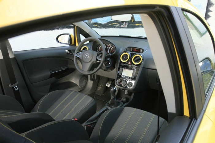 Olcsó lóerők az Opeltől 9 | Vezess Igényes és kulturált az utastér