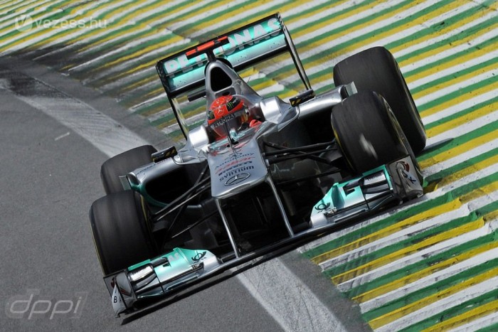 F1: Schumacher fel akarta adni