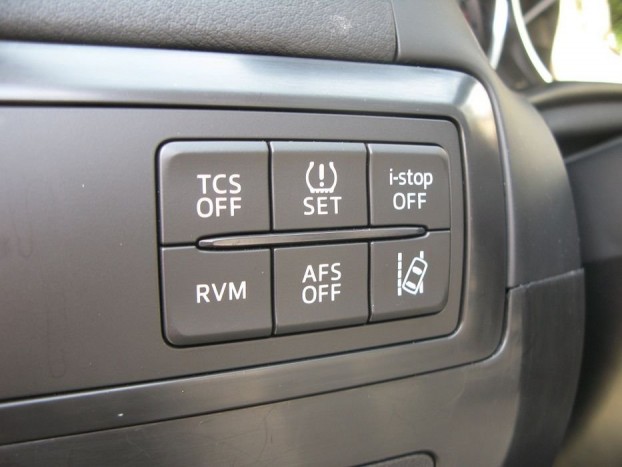 Kötegelve a biztonsági rendszerek gombjai