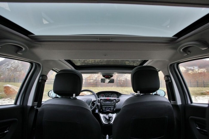 Végre egy igazán rossz autó 11 | Vezess A dupla üvegtetőért sok mindent megbocsát az ember az Ypsilonnak