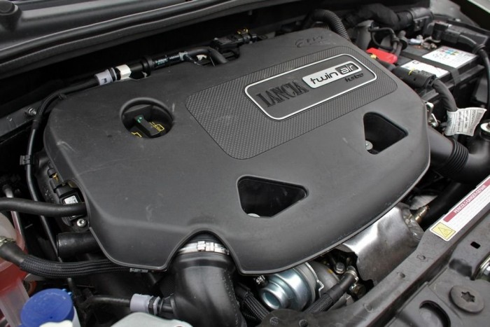 Végre egy igazán rossz autó 13 | Vezess A kéthengeres turbómotor izgalmas mérnöki teljesítmény, de semmi gyakorlati haszna nincs. Hangos és sokat fogyaszt, ráadásul drága