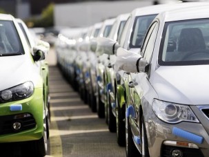 Hatalmasat ugrott az autóeladás