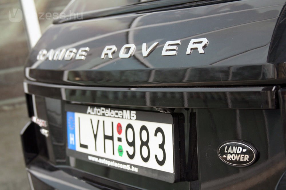 Mint a nagyoknál: hatalmas Range Rover felirat