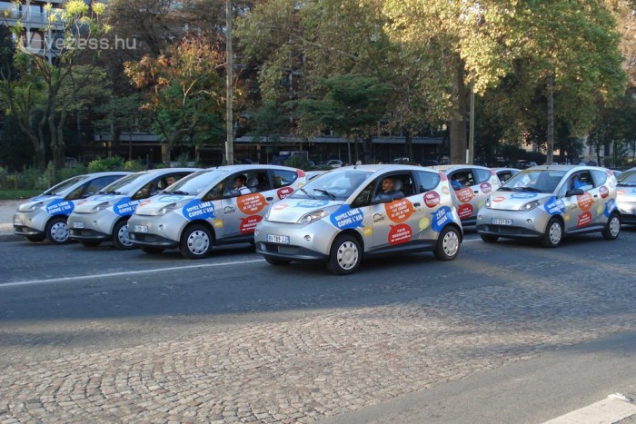Több száz  közös villanyautó Párizsban 7